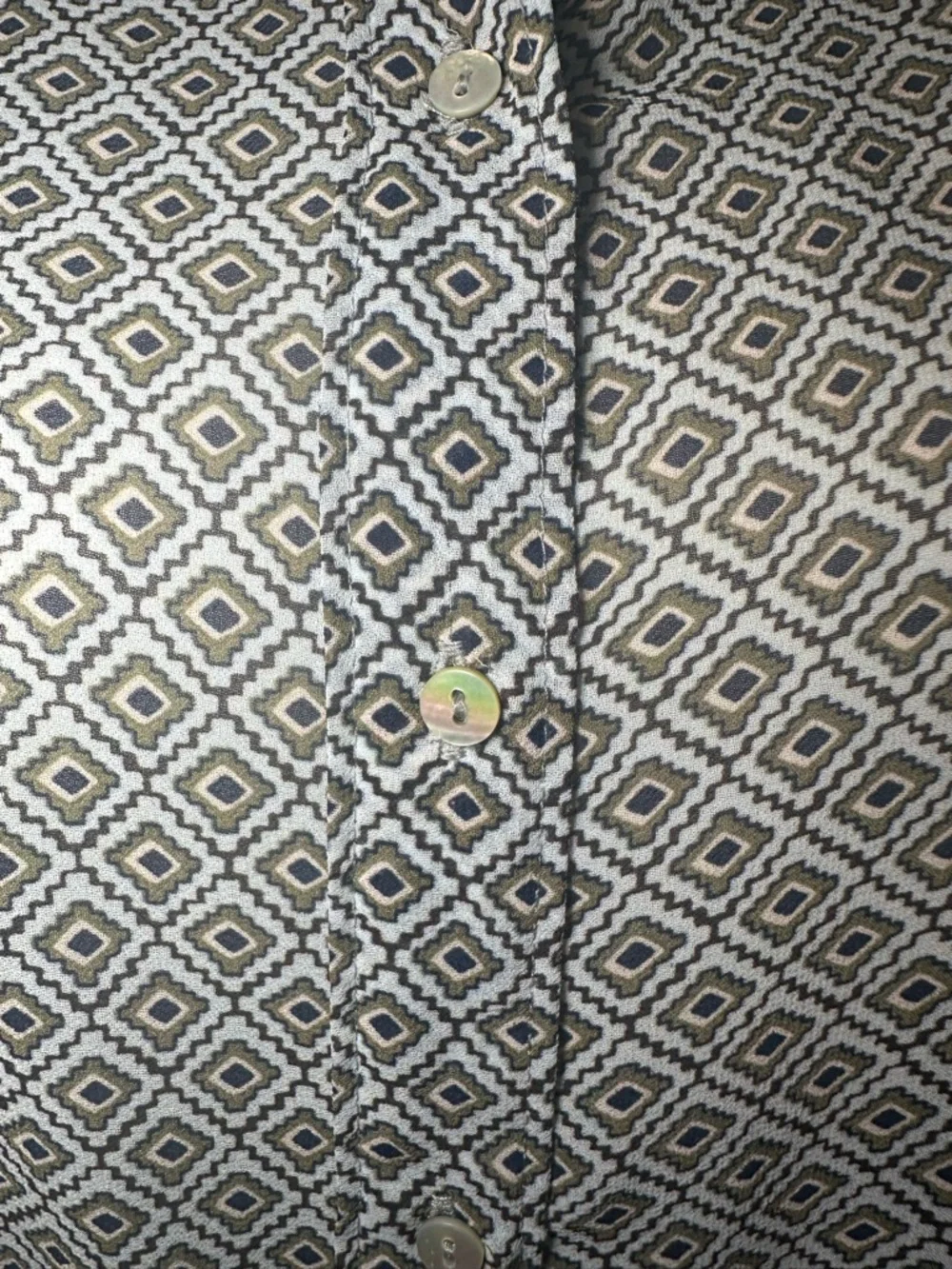 H&M Sleeveless Diamond-Print Button Front Blouse - Picture 6 of 8